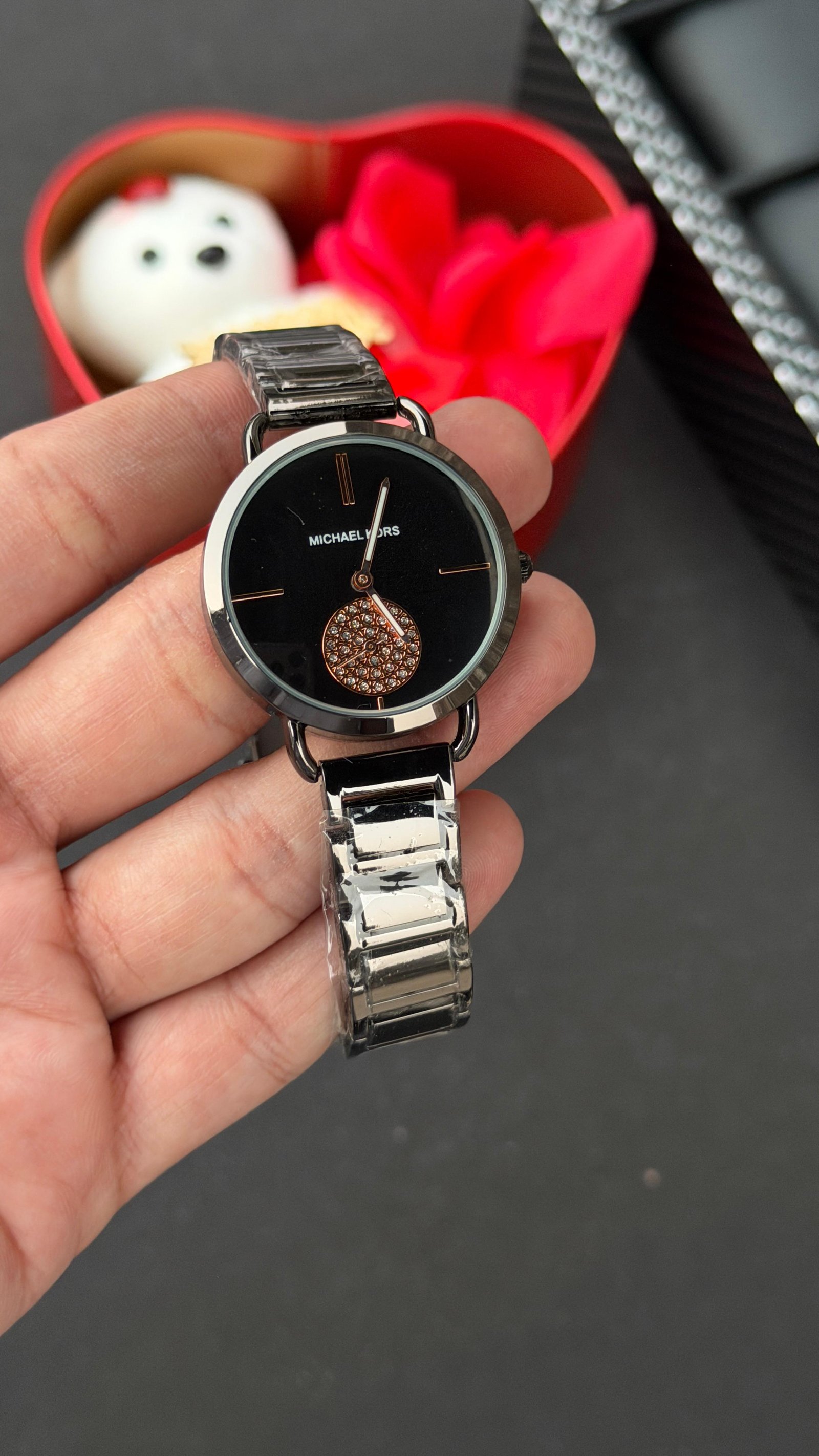 Michael KORS Silver Tone Beautiful Watch For Her