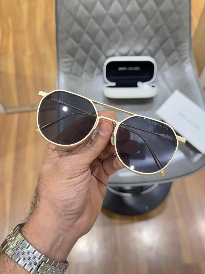 Marc Jacobs METTALIC GOLD BLACK SHADES 