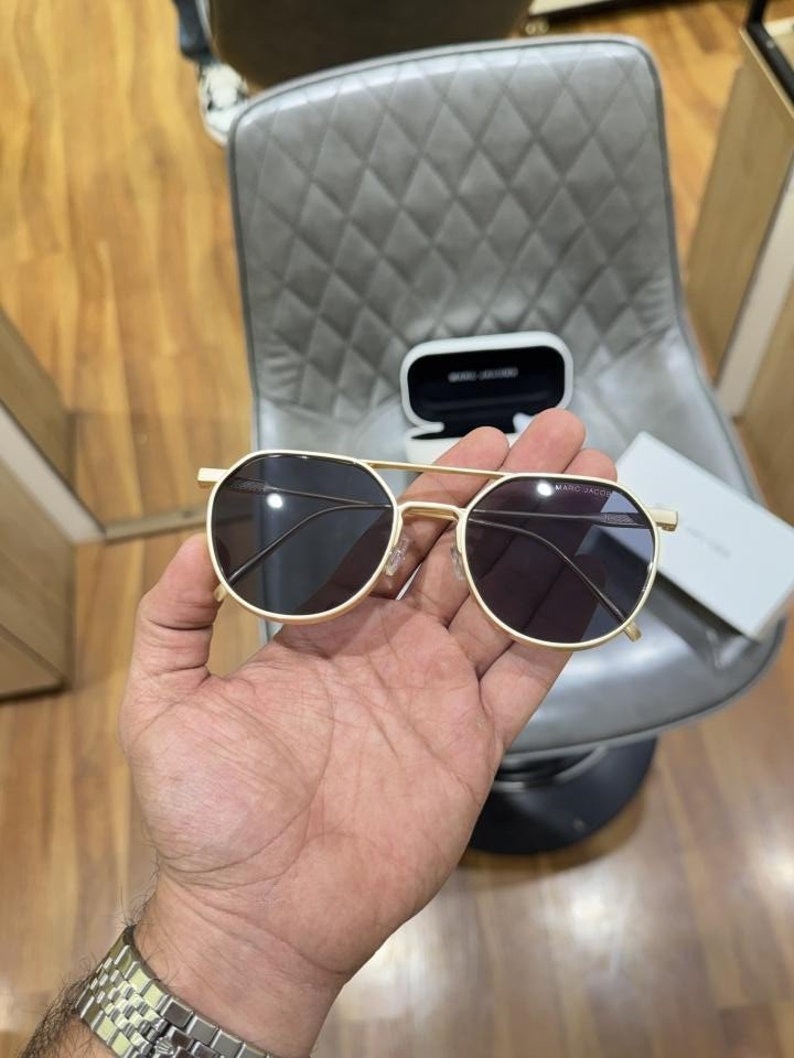 Marc Jacobs METTALIC GOLD BLACK SHADES 