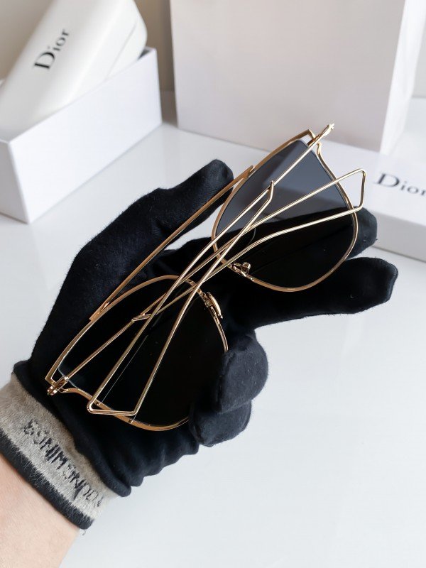 Dior Butterfly Unique Edition With METTALIC Frame ( Unisex )