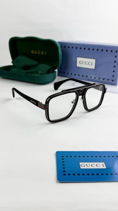 Gucci Premium Black Frame Plano For men