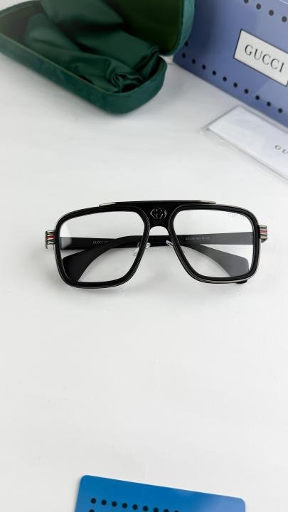 Gucci Premium Black Frame Plano For men