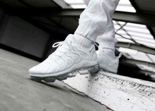 Nikee Vapormax Plus triple White ( Unisex )